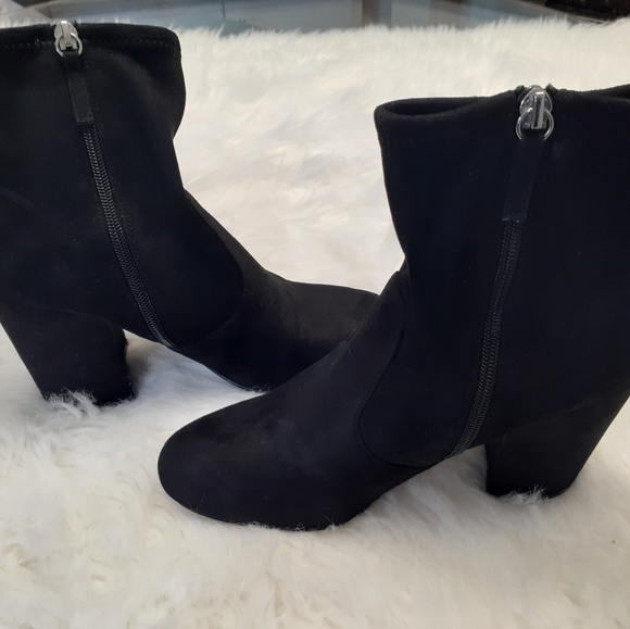 Steve Madden black micro suede ankle boots size 9 - Picture 8 of 8